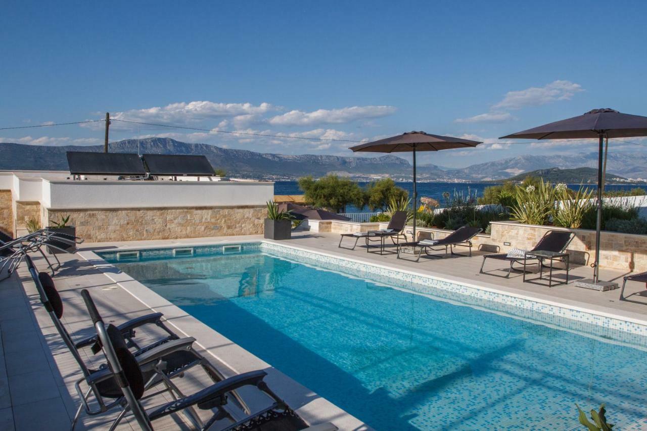 Luxury Poolside Villa Slatine Eksteriør billede