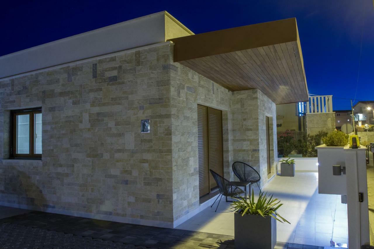 Luxury Poolside Villa Slatine Eksteriør billede